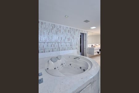 Apartamento para alugar com 574m², 4 quartos e 8 vagasBanheiro da Suíte 1