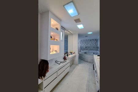 Apartamento para alugar com 574m², 4 quartos e 8 vagasBanheiro da Suíte 1