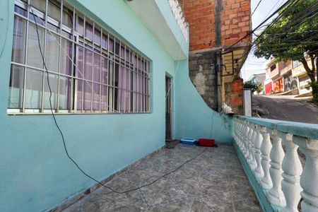 Casa à venda com 80m², 4 quartos e 2 vagas Casa à venda com 80m², 4 quartos e 2 vagasVaranda