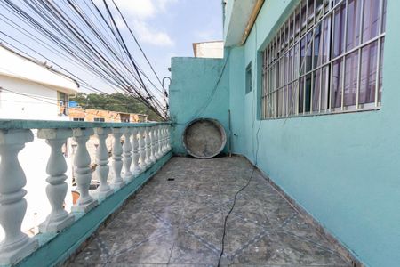 Casa à venda com 80m², 4 quartos e 2 vagas Casa à venda com 80m², 4 quartos e 2 vagasVaranda