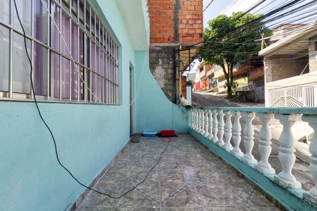 Casa à venda com 80m², 4 quartos e 2 vagas Casa à venda com 80m², 4 quartos e 2 vagasVaranda
