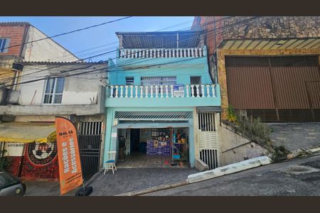 Casa à venda com 80m², 4 quartos e 2 vagas Casa à venda com 80m², 4 quartos e 2 vagasFachada