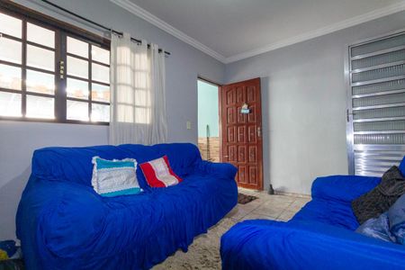 Casa à venda com 80m², 4 quartos e 2 vagas Casa à venda com 80m², 4 quartos e 2 vagasSala