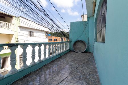 Casa à venda com 80m², 4 quartos e 2 vagas Casa à venda com 80m², 4 quartos e 2 vagasVaranda