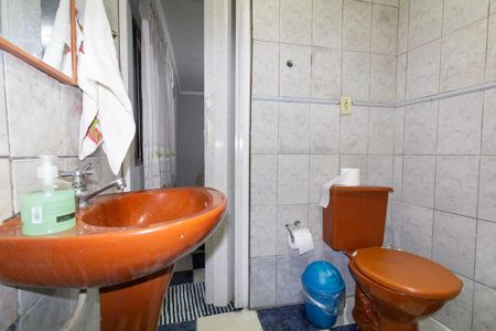 Casa à venda com 80m², 4 quartos e 2 vagas Casa à venda com 80m², 4 quartos e 2 vagasBanheiro 1