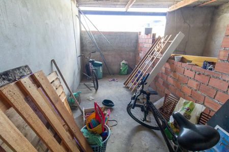 Casa à venda com 80m², 4 quartos e 2 vagas Casa à venda com 80m², 4 quartos e 2 vagasQuintal