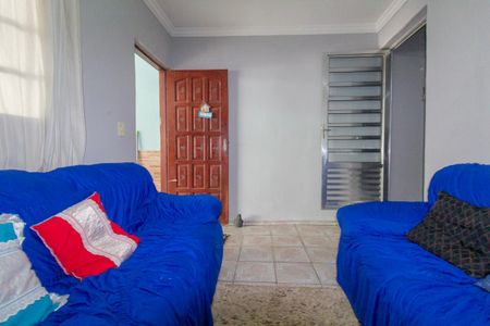 Casa à venda com 80m², 4 quartos e 2 vagas Casa à venda com 80m², 4 quartos e 2 vagasSala