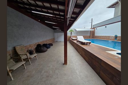 Casa para alugar com 250m², 2 quartos e 2 vagas Casa para alugar com 250m², 2 quartos e 2 vagasPiscina