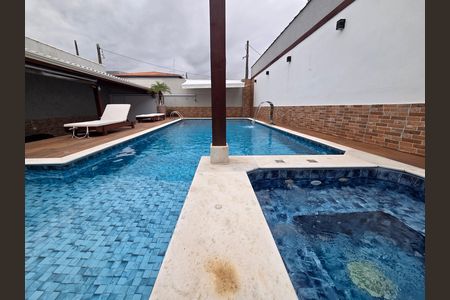 Casa para alugar com 250m², 2 quartos e 2 vagas Casa para alugar com 250m², 2 quartos e 2 vagasPiscina