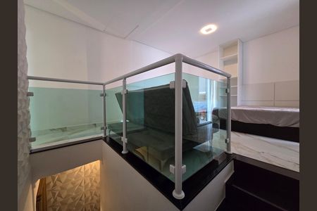 Casa para alugar com 250m², 2 quartos e 2 vagas Casa para alugar com 250m², 2 quartos e 2 vagasEscada