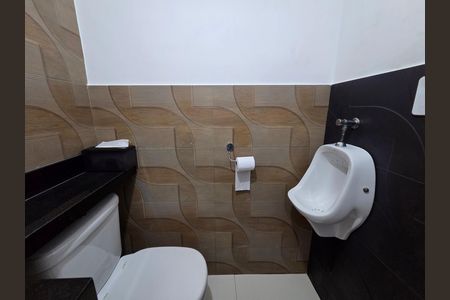 Casa para alugar com 250m², 2 quartos e 2 vagas Casa para alugar com 250m², 2 quartos e 2 vagasBanheiro