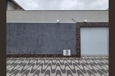 Casa para alugar com 250m², 2 quartos e 2 vagas Casa para alugar com 250m², 2 quartos e 2 vagasFachada