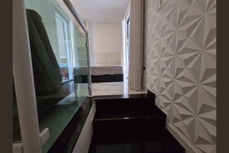 Casa para alugar com 250m², 2 quartos e 2 vagas Casa para alugar com 250m², 2 quartos e 2 vagasEscada