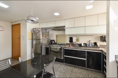 Apartamento à venda com 119m², 4 quartos e 4 vagasCozinha