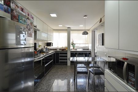 Apartamento à venda com 119m², 4 quartos e 4 vagasCozinha