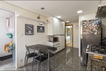 Apartamento à venda com 119m², 4 quartos e 4 vagasCozinha