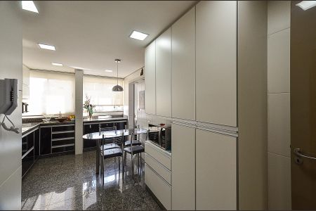 Apartamento à venda com 119m², 4 quartos e 4 vagasCozinha