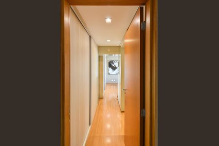 Apartamento à venda com 119m², 4 quartos e 4 vagasCorredor