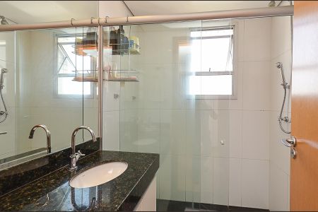 Apartamento à venda com 119m², 4 quartos e 4 vagasBanheiro Social