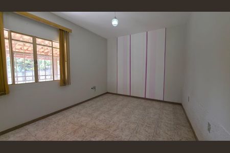 Casa à venda com 219m², 3 quartos e 1 vaga