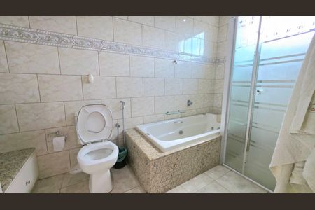 Casa à venda com 219m², 3 quartos e 1 vaga