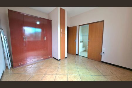 Casa à venda com 219m², 3 quartos e 1 vaga