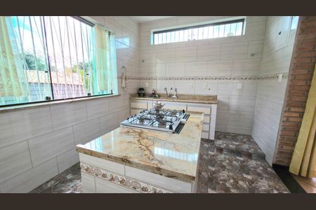 Casa à venda com 219m², 3 quartos e 1 vaga