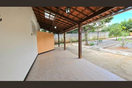 Casa à venda com 219m², 3 quartos e 1 vaga