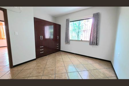 Casa à venda com 219m², 3 quartos e 1 vaga