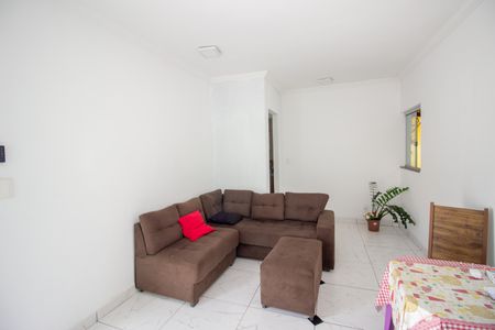 Sala de casa à venda com 6 quartos, 180m² em Parque Maracana, Contagem