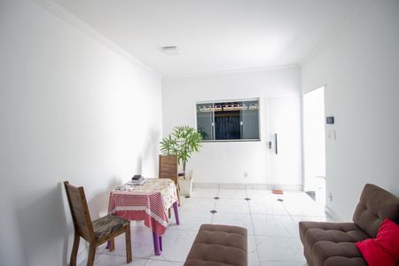 Sala de casa à venda com 6 quartos, 180m² em Parque Maracana, Contagem