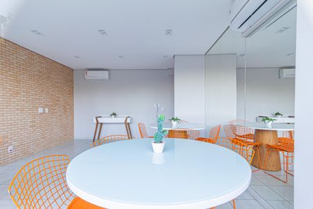 Apartamento para alugar com 46m², 2 quartos e 1 vagaÁrea comum - Salão de festas