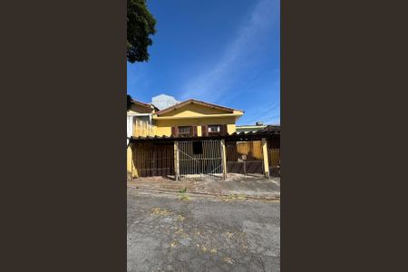Casa à venda com 250m², 4 quartos e 5 vagasFachada