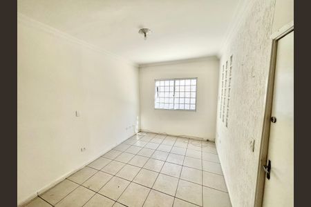 Sala de casa de condomínio para alugar com 2 quartos, 90m² em Jardim Sonia, São Paulo