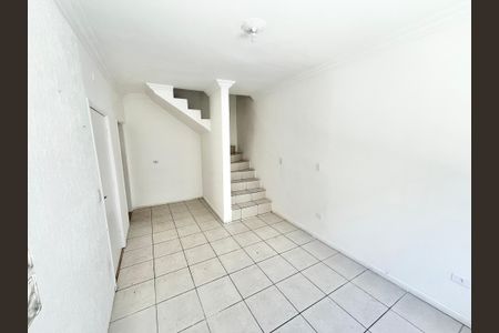 Sala de casa de condomínio para alugar com 2 quartos, 90m² em Jardim Sonia, São Paulo