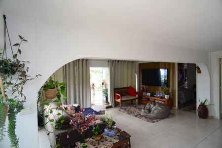 Casa de condomínio para alugar com 1200m², 5 quartos e 3 vagasSala Inferior