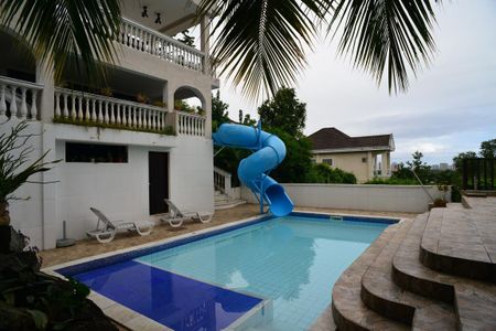 Casa de condomínio para alugar com 1200m², 5 quartos e 3 vagasPiscina