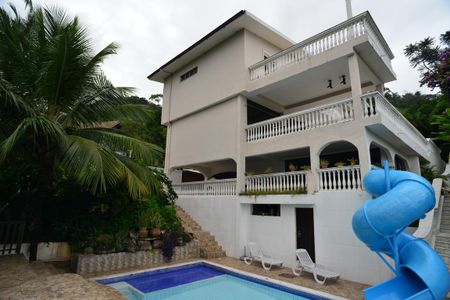 Casa de condomínio para alugar com 1200m², 5 quartos e 3 vagasPiscina
