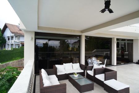 Casa de condomínio para alugar com 1200m², 5 quartos e 3 vagasÁrea Externa