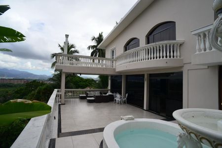 Casa de condomínio para alugar com 1200m², 5 quartos e 3 vagasÁrea Externa