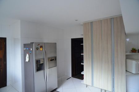 Casa de condomínio para alugar com 1200m², 5 quartos e 3 vagasCozinha