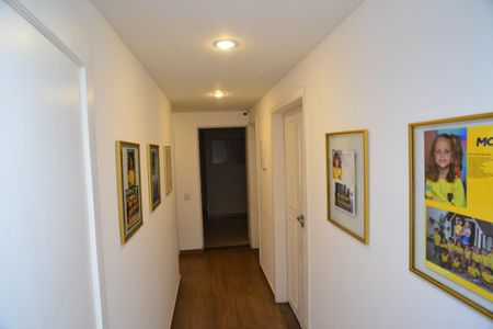 Casa de condomínio para alugar com 1200m², 5 quartos e 3 vagasCorredor