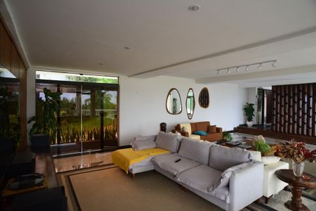 Casa de condomínio para alugar com 1200m², 5 quartos e 3 vagasSala