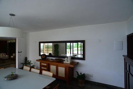 Casa de condomínio para alugar com 1200m², 5 quartos e 3 vagasSala