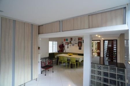 Casa de condomínio para alugar com 1200m², 5 quartos e 3 vagasCozinha