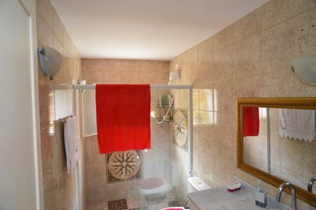 Casa de condomínio para alugar com 1200m², 5 quartos e 3 vagasBanheiro Suíte 2 Inferior