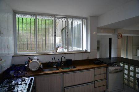 Casa de condomínio para alugar com 1200m², 5 quartos e 3 vagasCozinha