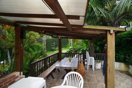 Casa de condomínio para alugar com 1200m², 5 quartos e 3 vagasChurrasqueira