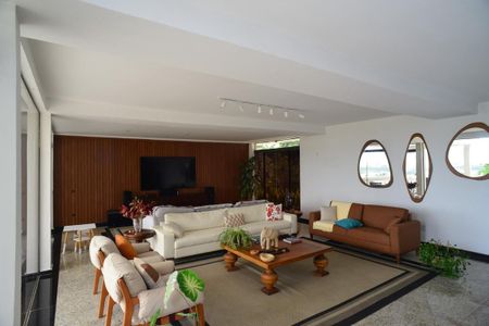 Casa de condomínio para alugar com 1200m², 5 quartos e 3 vagasSala