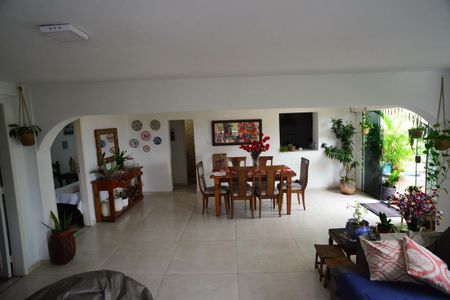 Casa de condomínio para alugar com 1200m², 5 quartos e 3 vagasSala Inferior